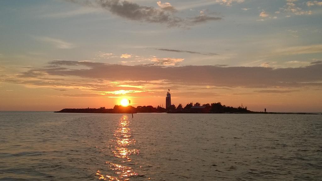 Отель Kylmaepihlaja Lighthouse Раума Экстерьер фото