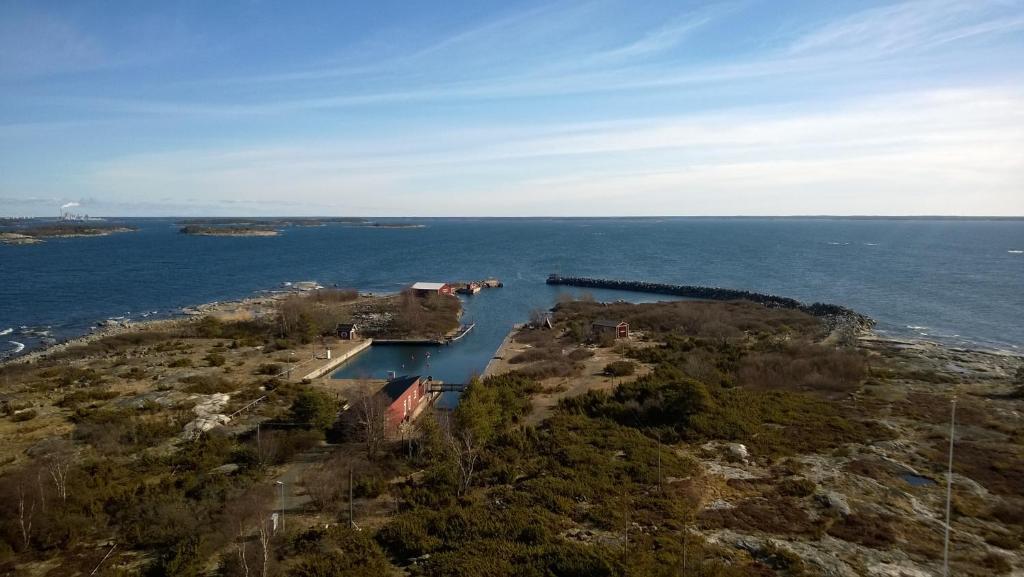 Отель Kylmaepihlaja Lighthouse Раума Номер фото